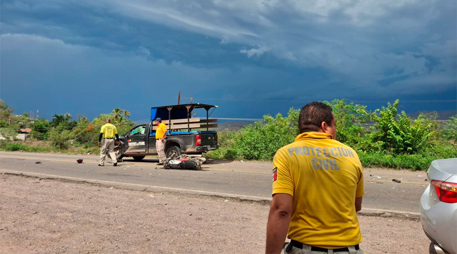 Elementos de Protección civil en lugar de accidente