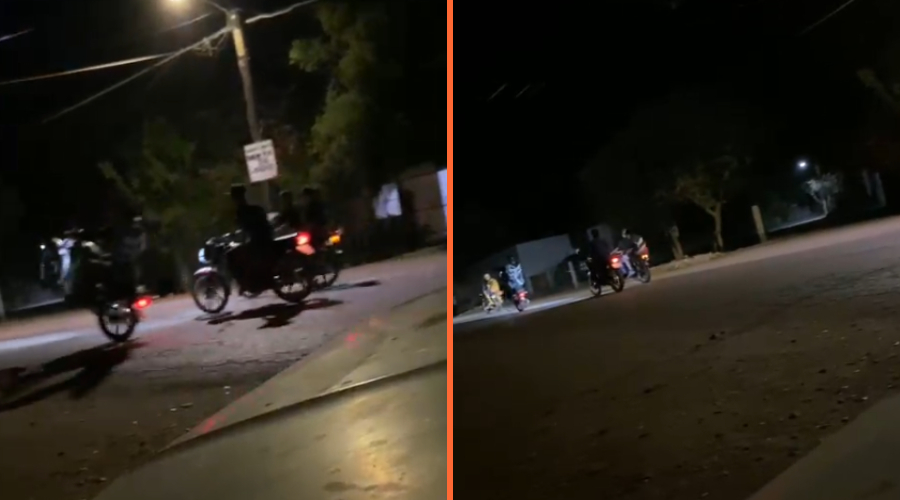Grupo de jóvenes motociclistas circulando por una calle del ejido Felipe Ángeles en Ahome.