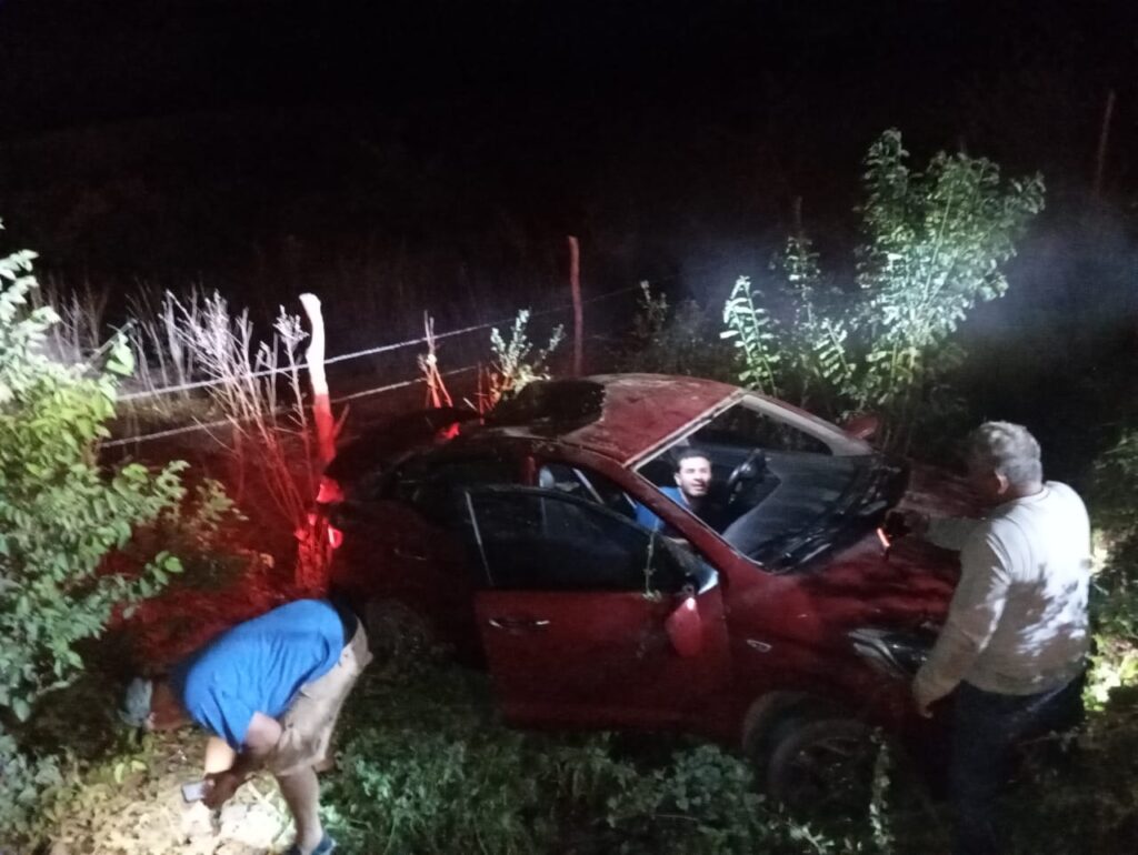 Mujer se accidenta frente a la comunidad de Escamillas en Mazatlán