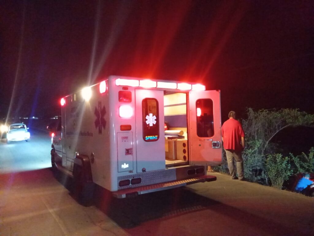 Mujer se accidenta frente a la comunidad de Escamillas en Mazatlán
