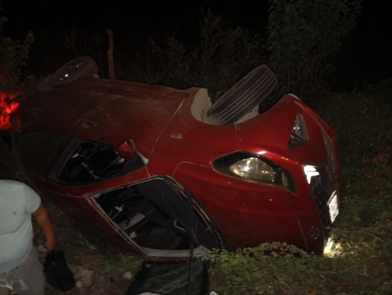 Mujer se accidenta frente a la comunidad de Escamillas en Mazatlán
