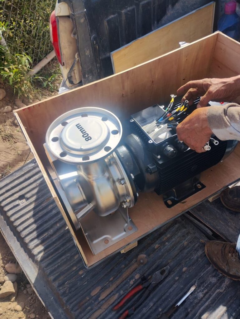 Instalan nuevo equipo de bombeo en el sistema de agua