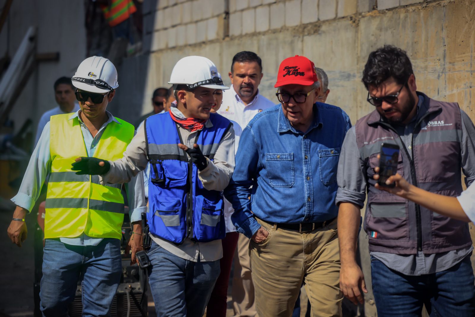 Rocha Moya supervisa construcción de cárcamo de rebombeo