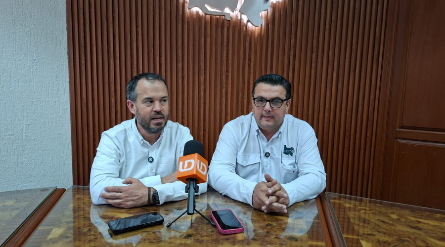 Pablo Sherwell en conferencia junto con la AARSP