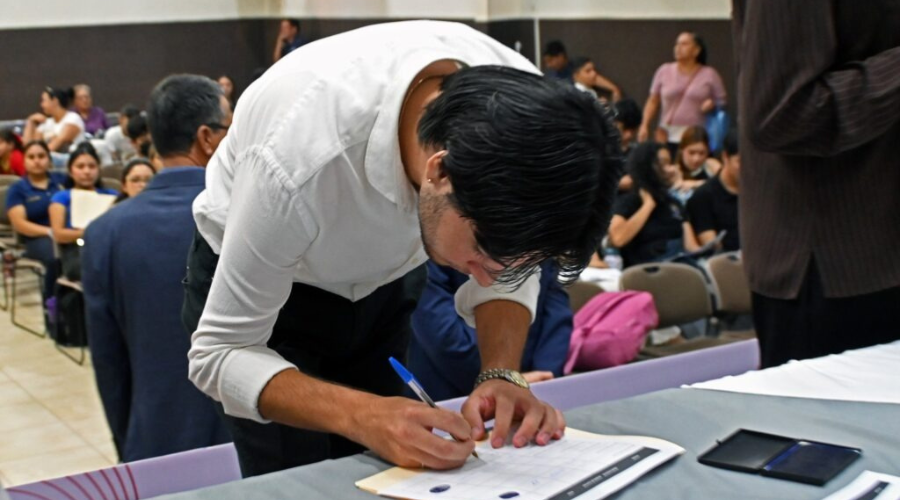 Padrinos por la Educación