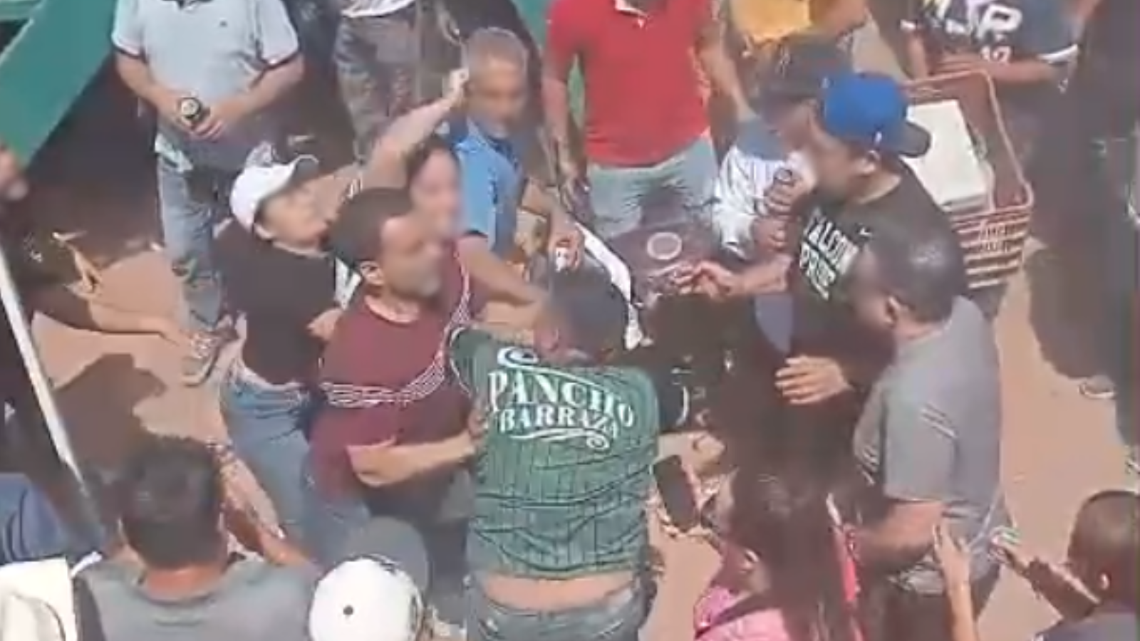 Se desata pelea de mujeres en Juan José Ríos