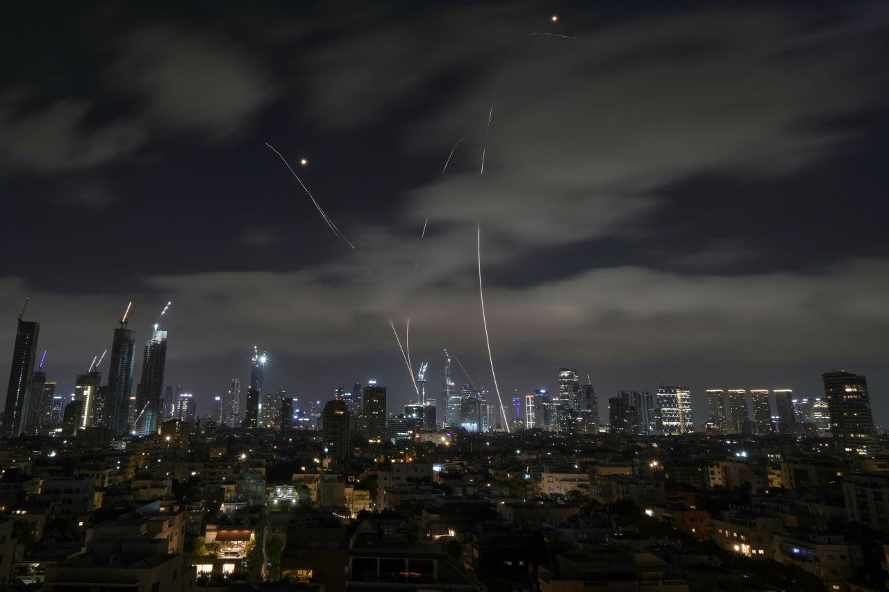 Pide Estados Unidos a sus ciudadanos abandonar Irán por creciente conflicto con Israel