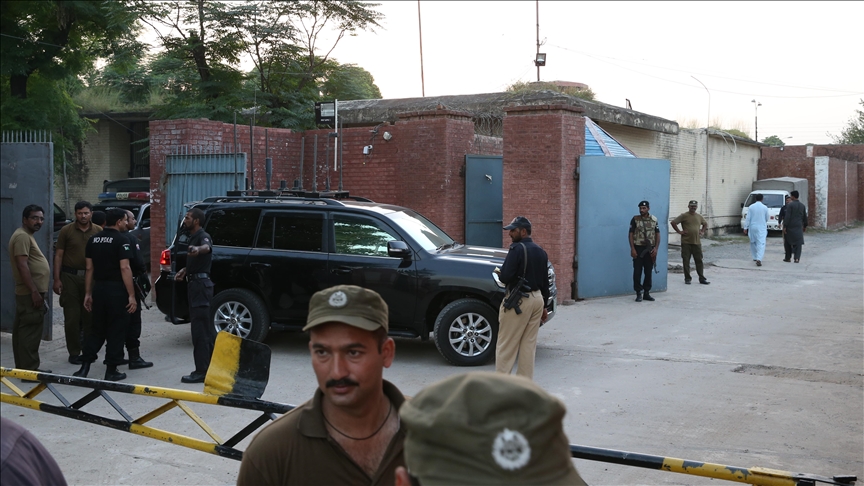 Fuga masiva en Pakistán: 200 presos escapan tras sismos que dañaron un muro en prisión