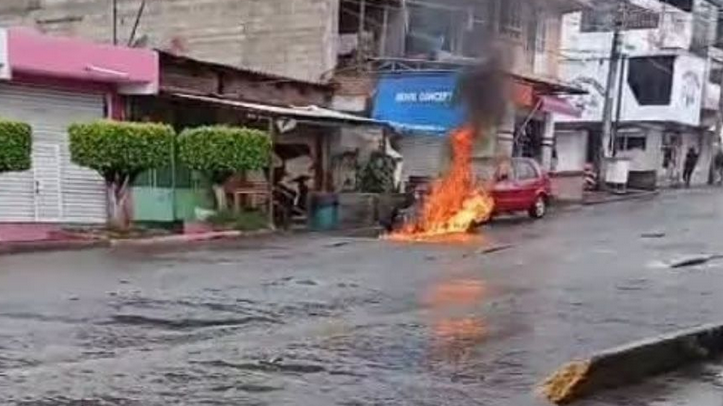 Violencia en Michoacán: Reportan enfrentamientos y quema de comercio en Zitácuaro