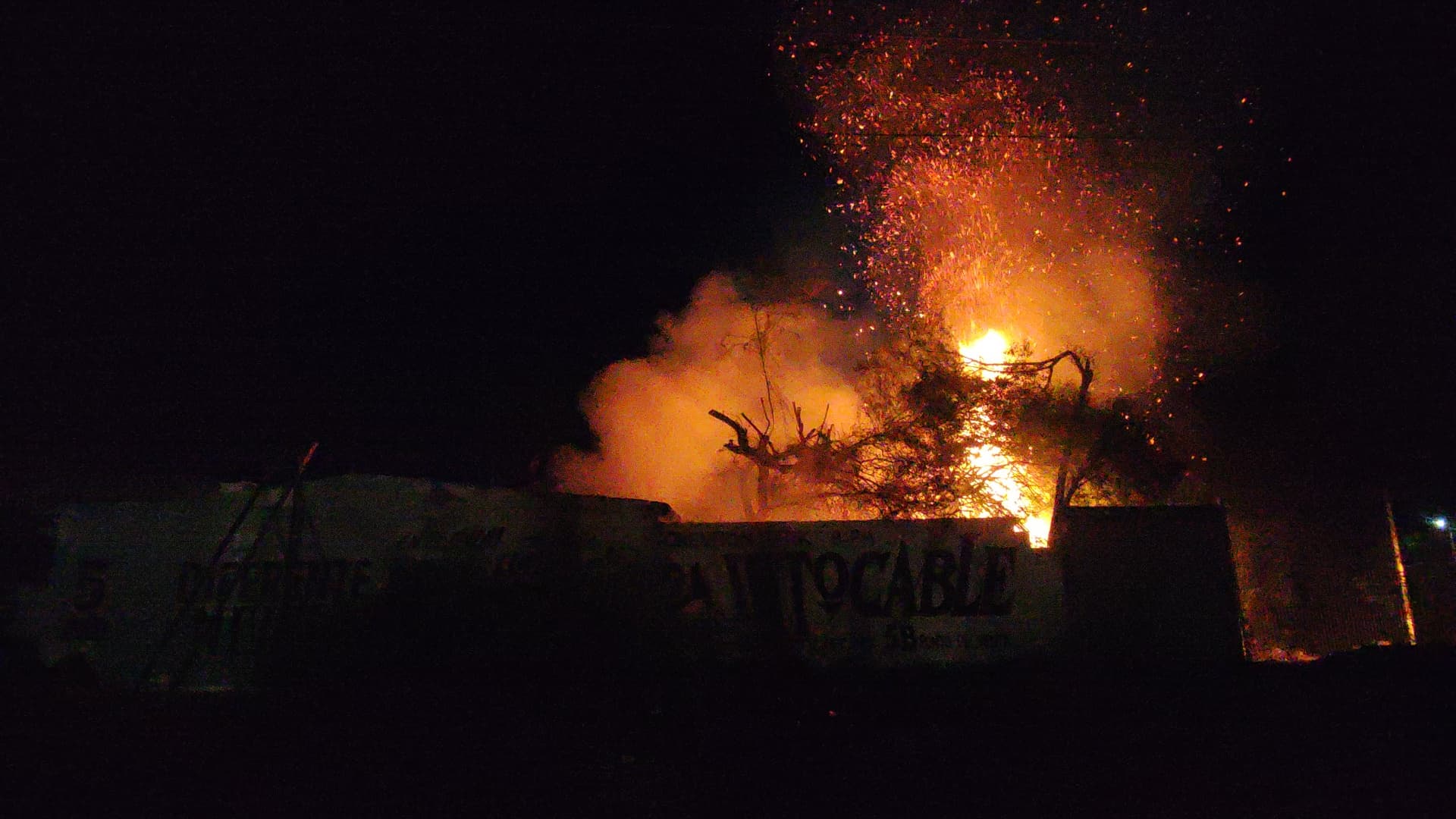 Quema de basura provoca incendio Los Mochis
