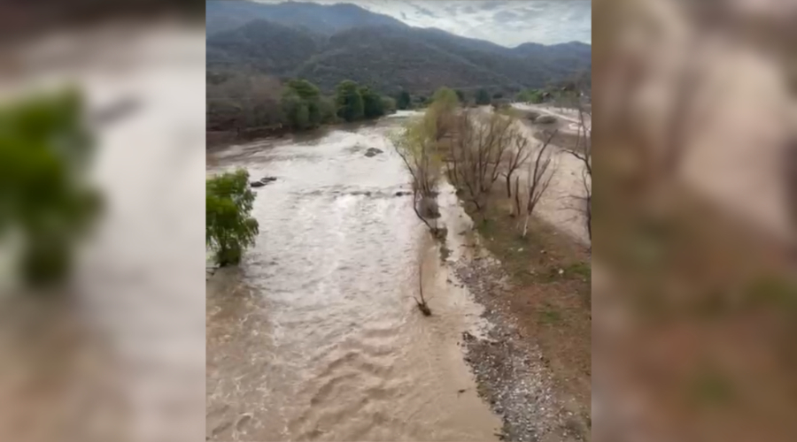 Agua en el río de Choix.