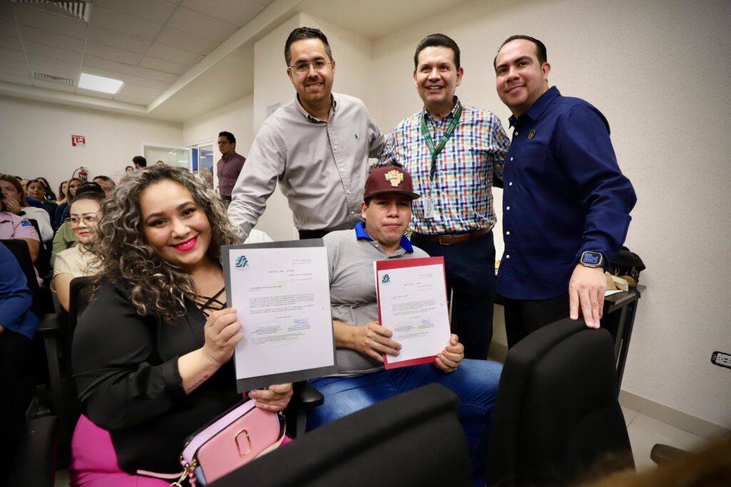 Salud y Stase entregan bases y recategorización a 46 trabajadores del Hospital Pediátrico de Sinaloa