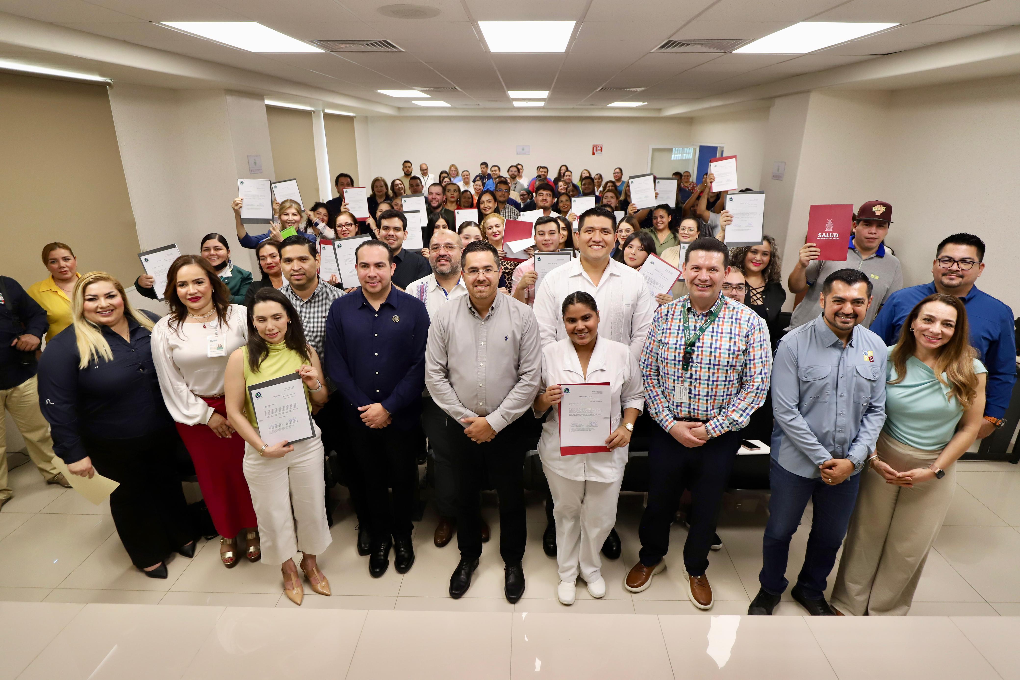 Salud y Stase entregan bases y recategorización a 46 trabajadores del Hospital Pediátrico de Sinaloa