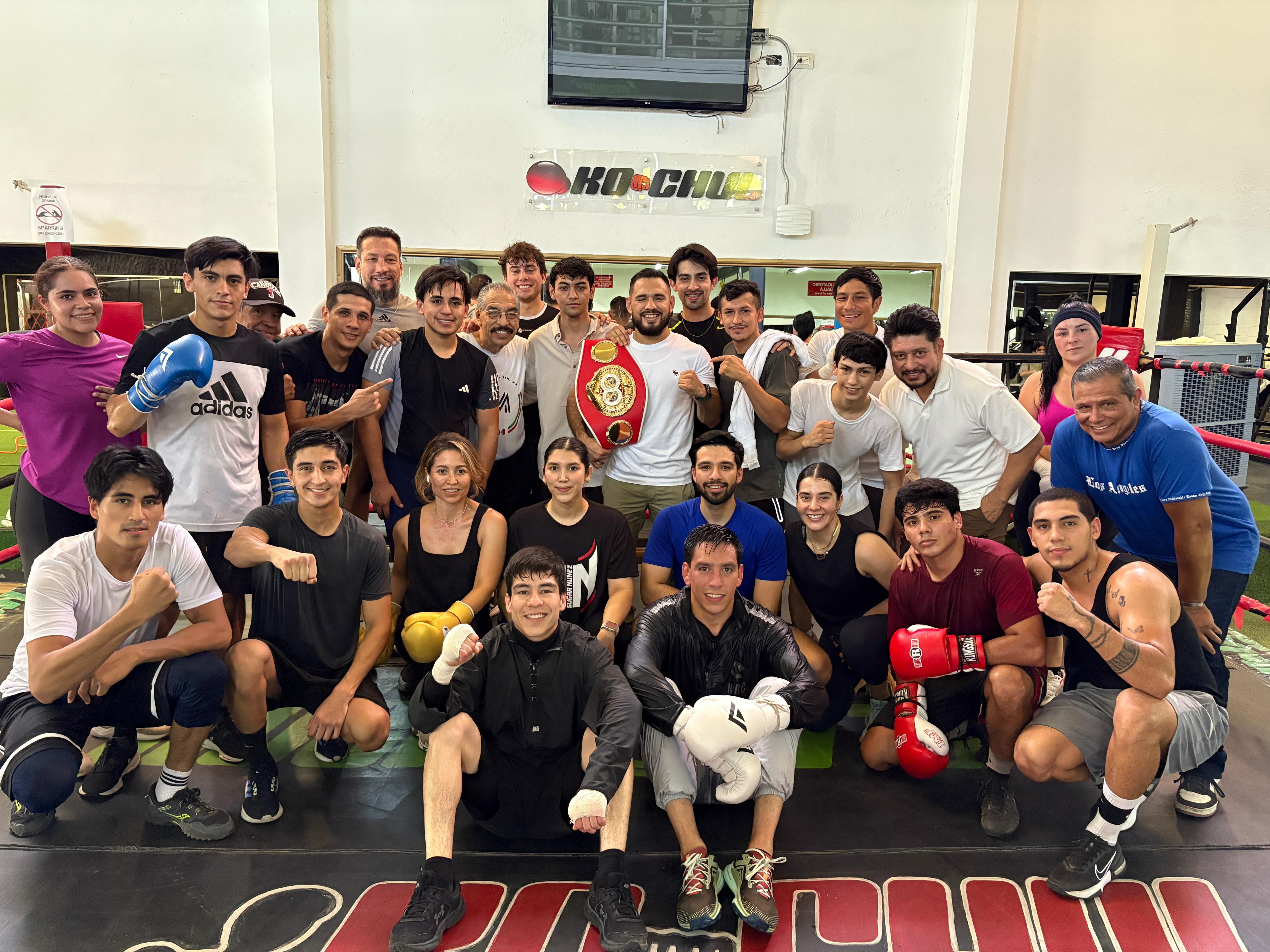 Eduardo “Sugar” Núñez tiene cálida recepción en Kochul Gym