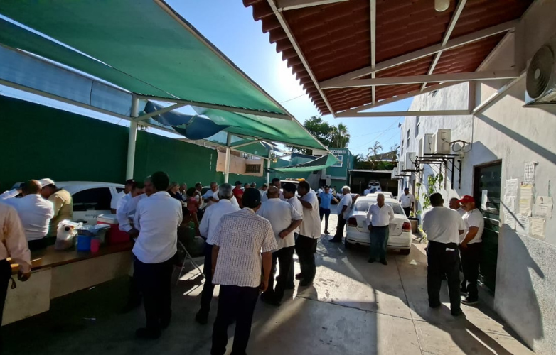 Taxistas de la Unión de Trabajadores del Volante en Los Mochis