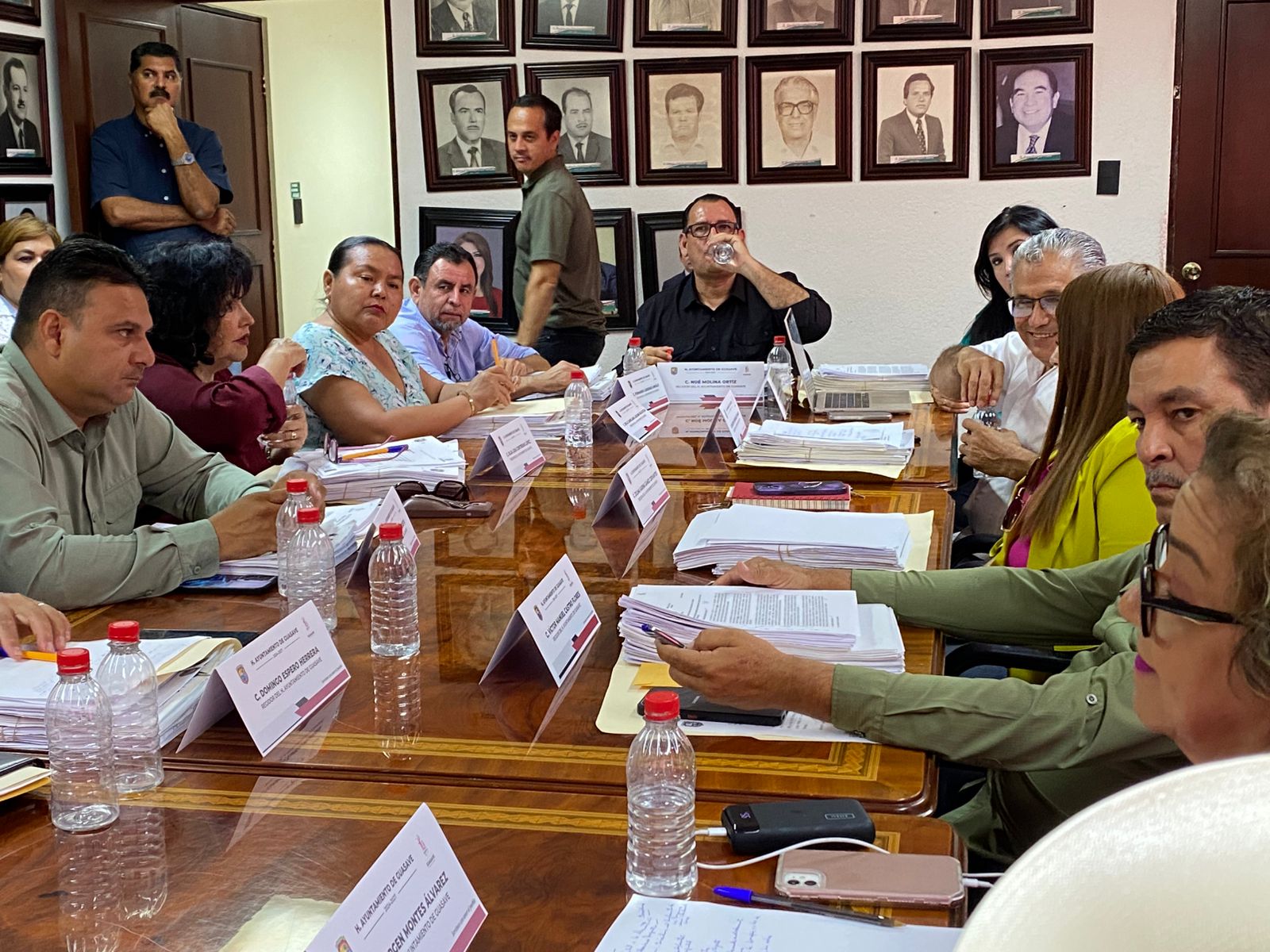 Advierten falta administrativa de Tesorería por descontar a empleados sin pagar vales en Guasave