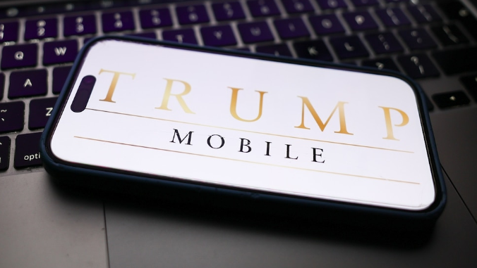 Trump Mobile: organización del presidente de EU lanzará su propio servicio de telefonía