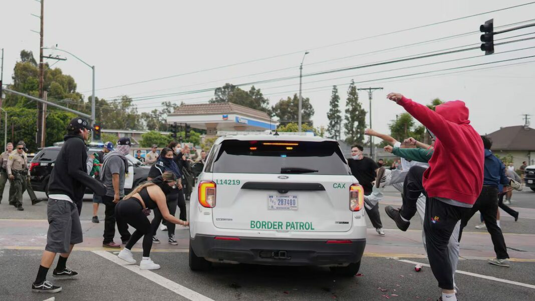 Trump acusa a la izquierda radical por disturbios ante redadas migratorias en Los Ángeles