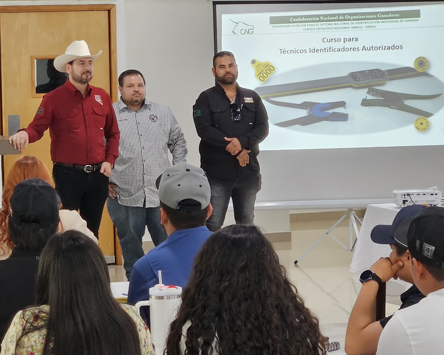 Curso de capacitación realizado por la Unión Ganadera Regional de Sinaloa (UGRS) en coordinación con el Sistema Nacional de Identificación Individual del Ganado (SINIIGA).