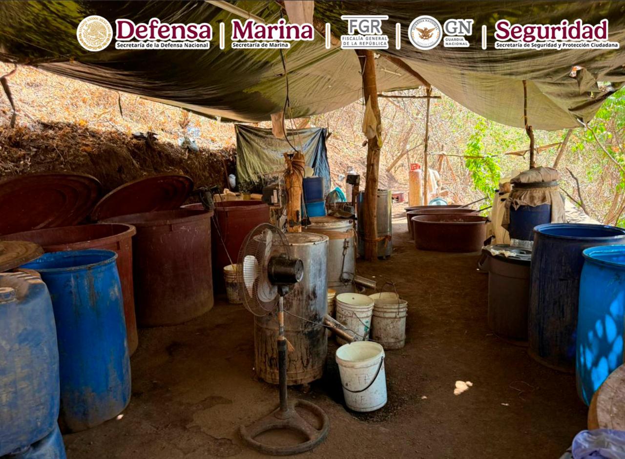 Desmantelan laboratorio clandestino para fabricar drogas en Durango