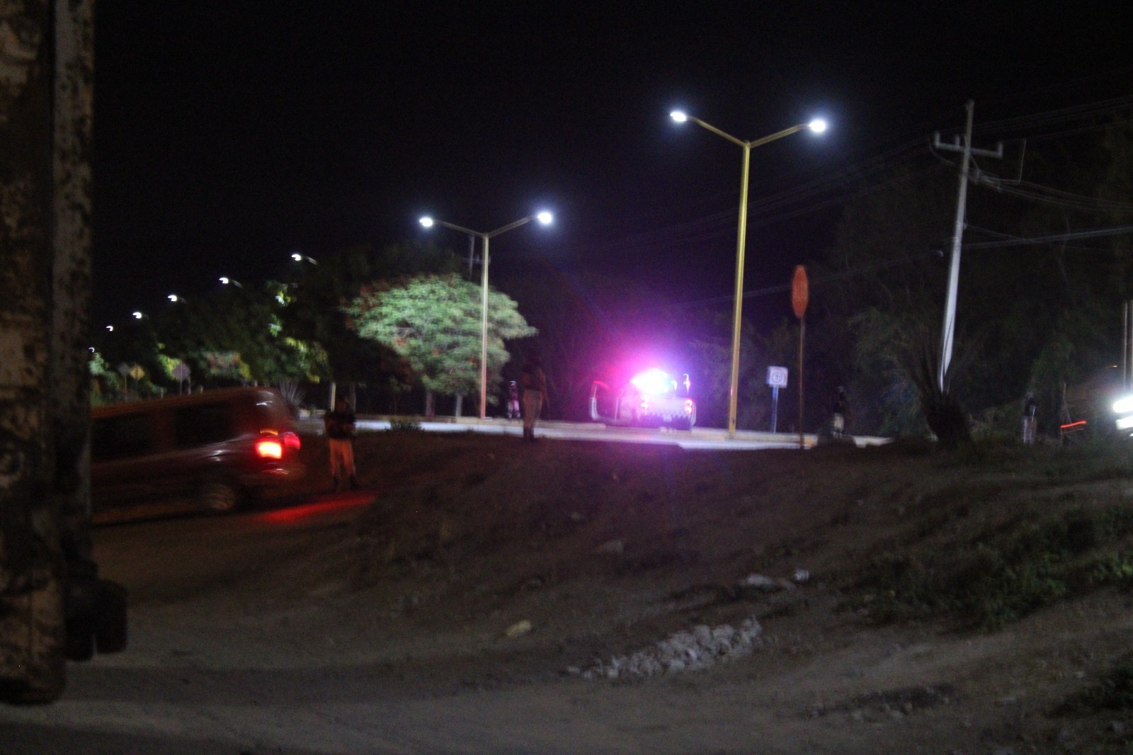 Arrojan ponchallantas por la avenida principal en el municipio de El Rosario, Sinaloa