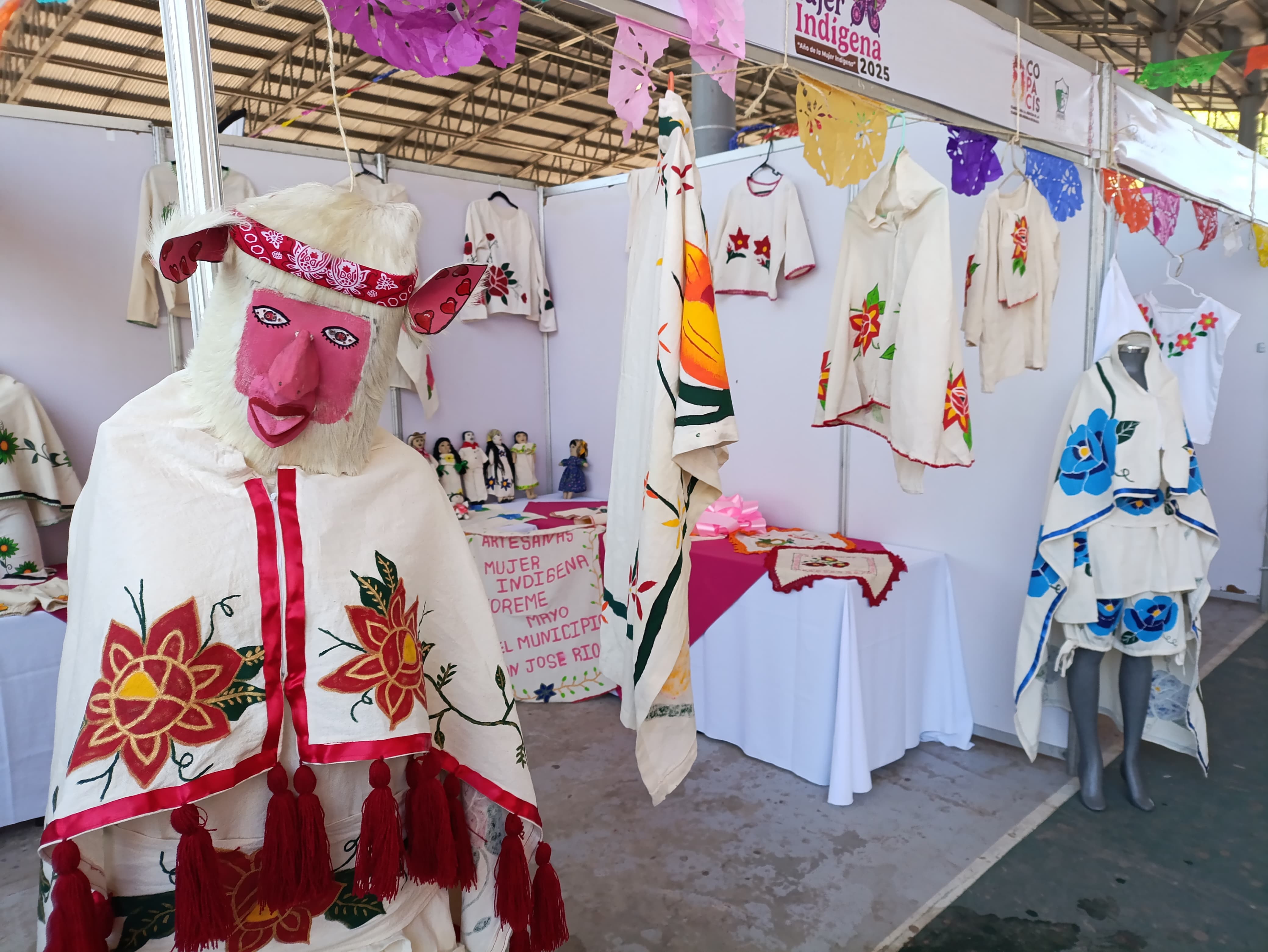 expo mujer indígena