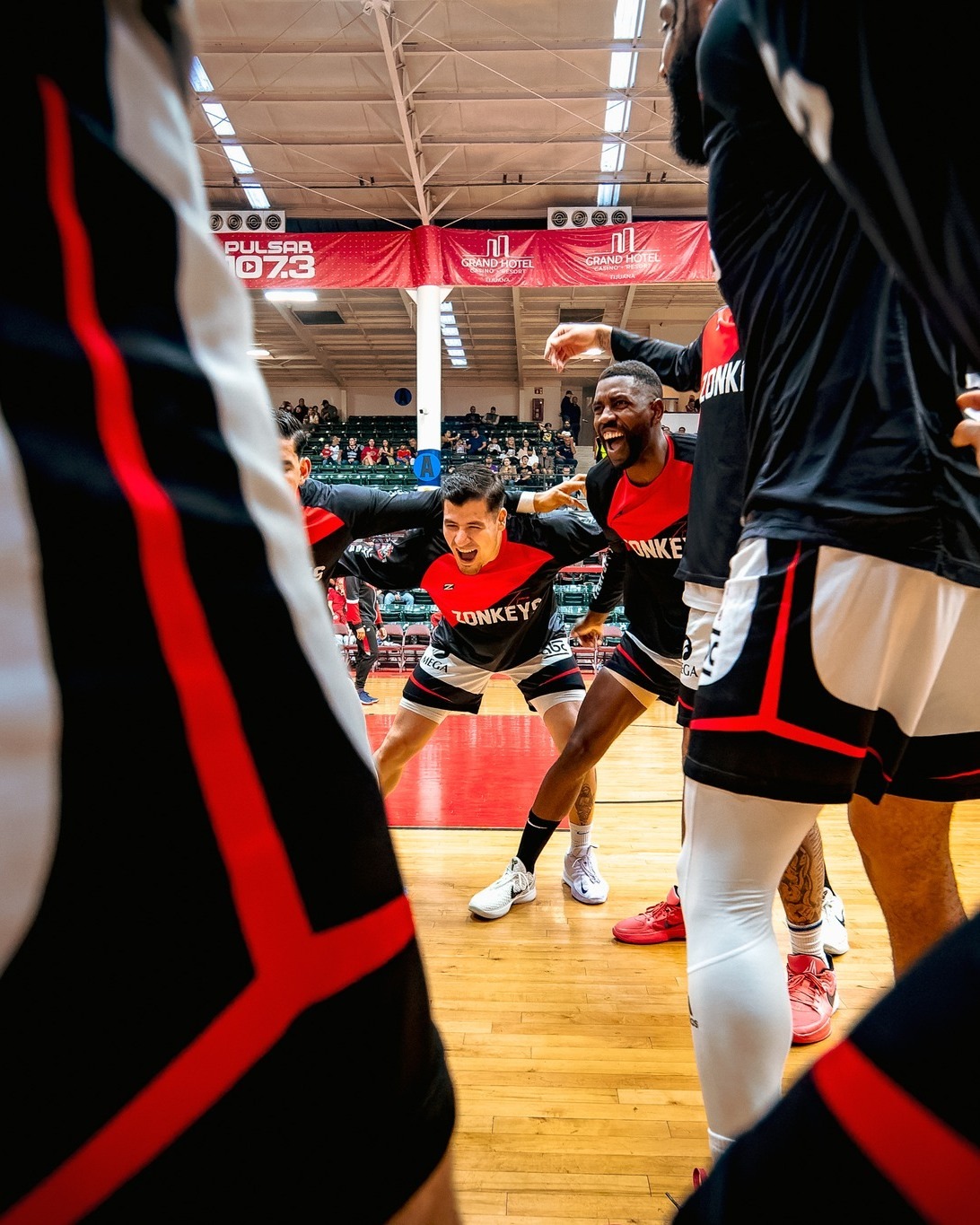 Zonkeys de Tijuana celebrando en equipo.