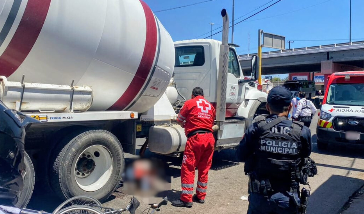 El motociclista quedó debajo del camión en Guasave