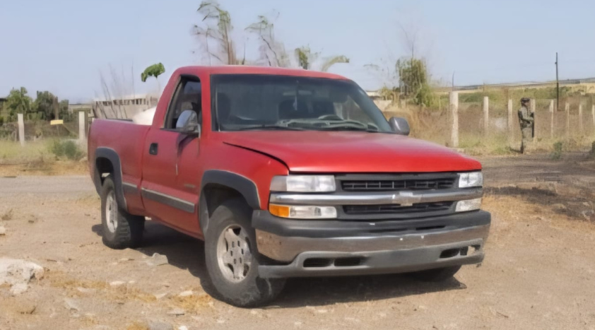 Camioneta asegurada por fuerzas federales