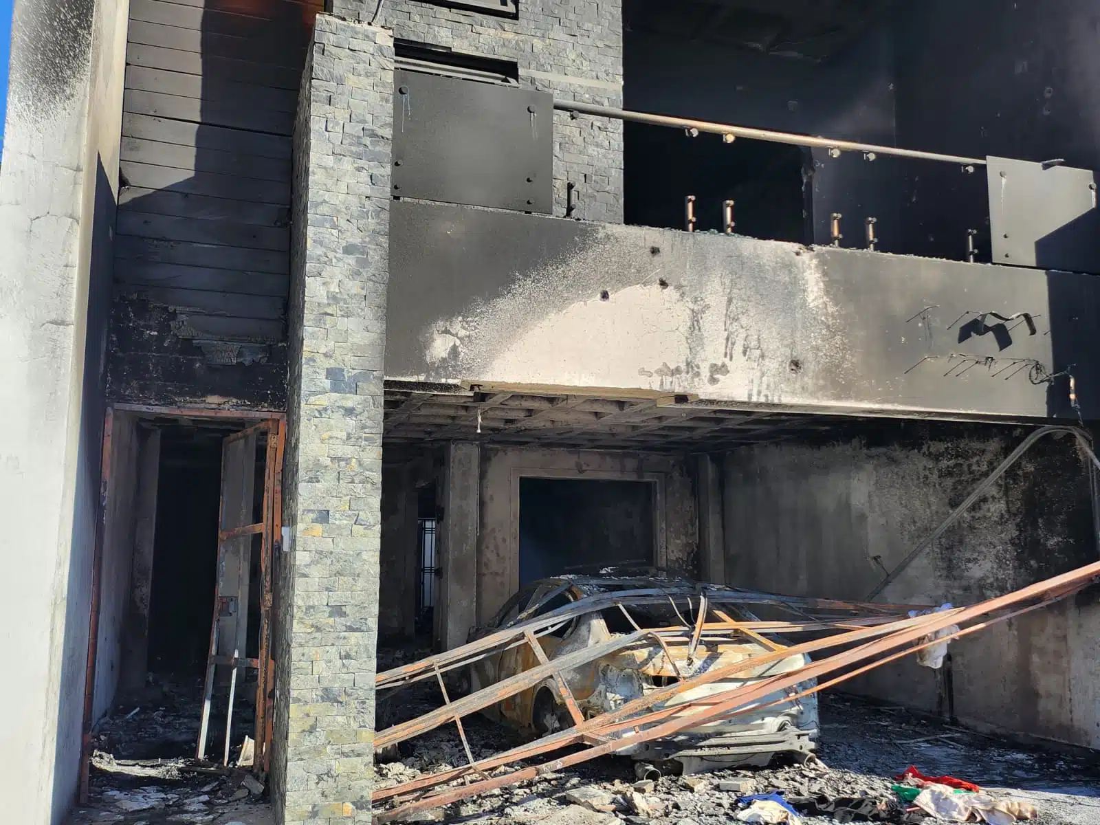 Casa incendiada y baleada en Culiacán