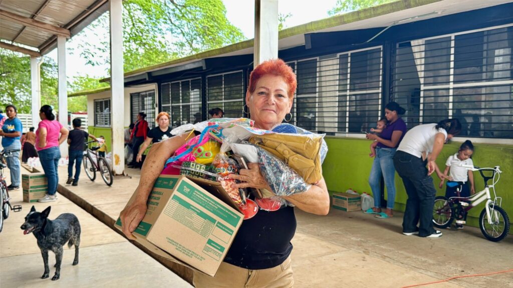 Entrega de apoyo a comunidades de Badiraguato