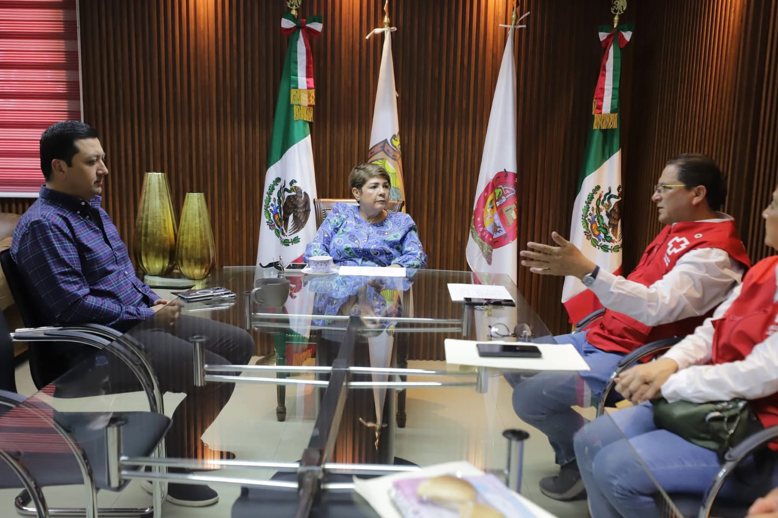 renión de integrantes de la Cruz Roja con alcaldesa de Guasave