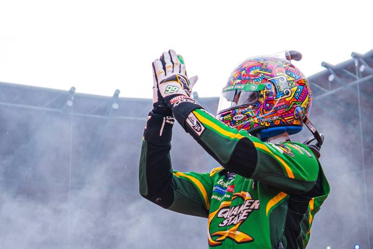 Daniel Suárez conquista la NASCAR Xfinity en México en una remontada épica