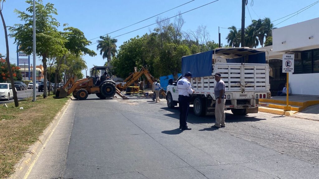 Obra por fuga de agua en Los Mochis
