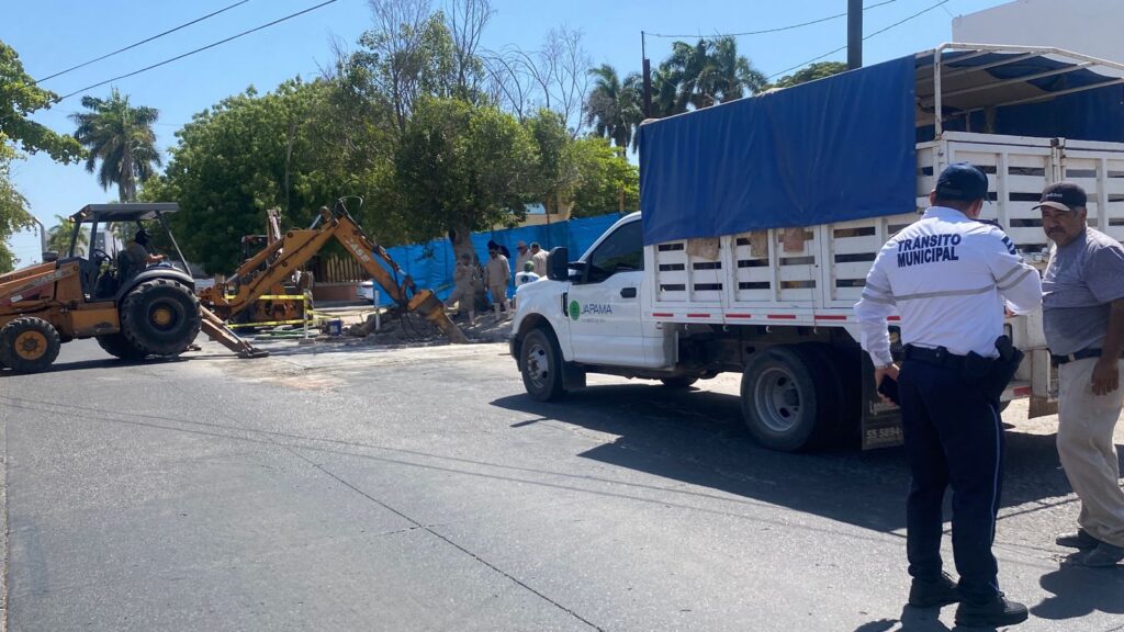Obra por fuga de agua en Los Mochis