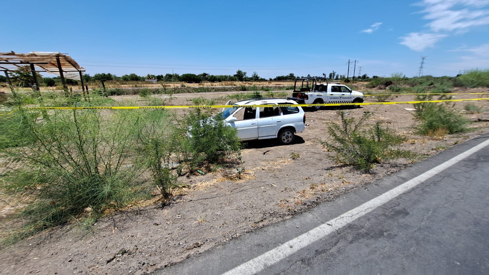 Auto abandonado con balazos