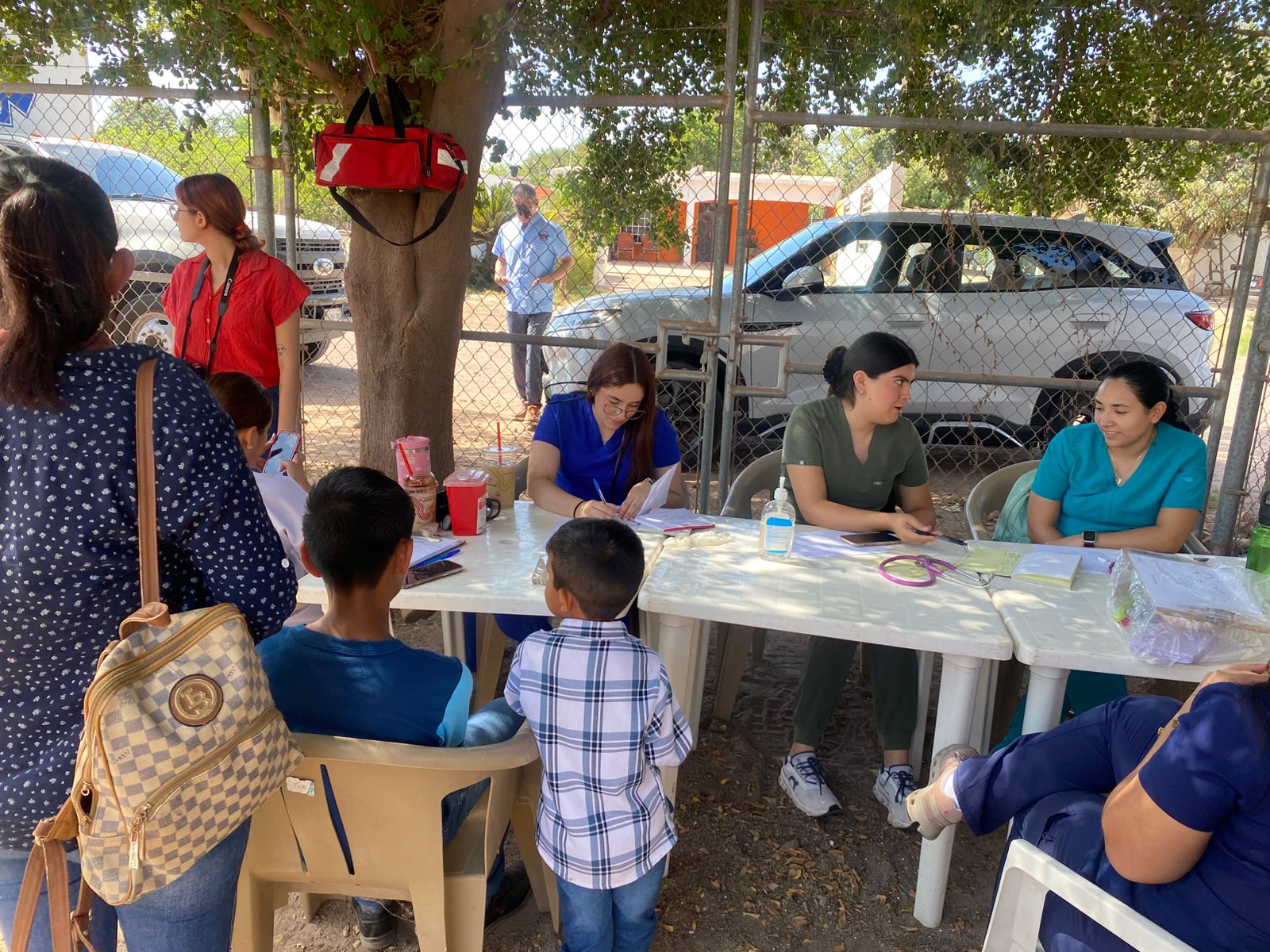 Llevan servicios de salud a Goros Pueblos.