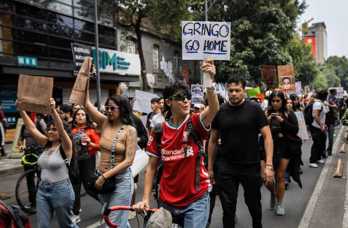 Marcha vs. la gentrificación deja daños urbanos en CDMX.