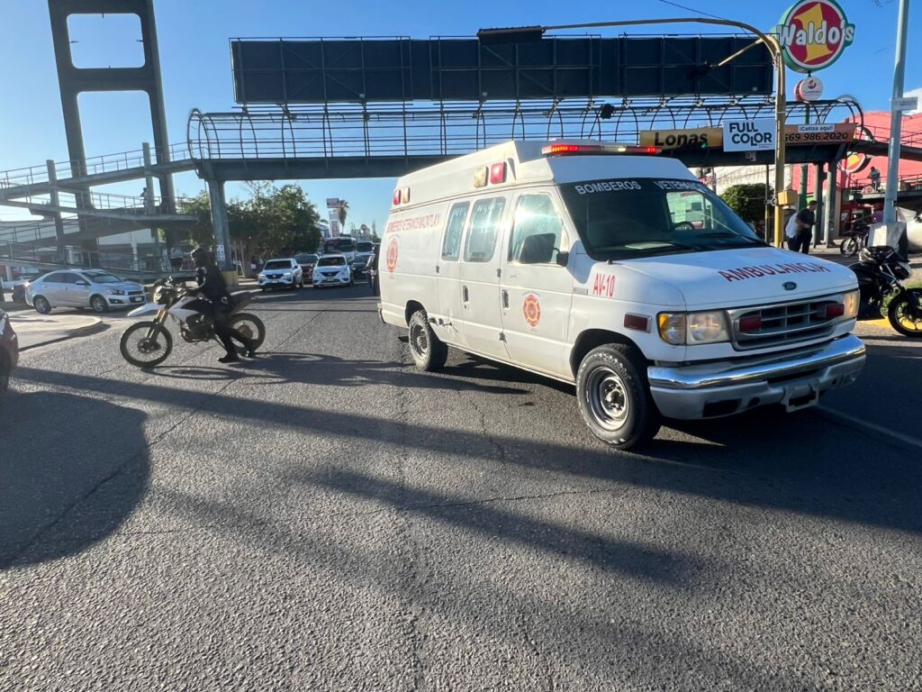 Choque en el cruce de Ejército Mexicano y Río Piaxtla.