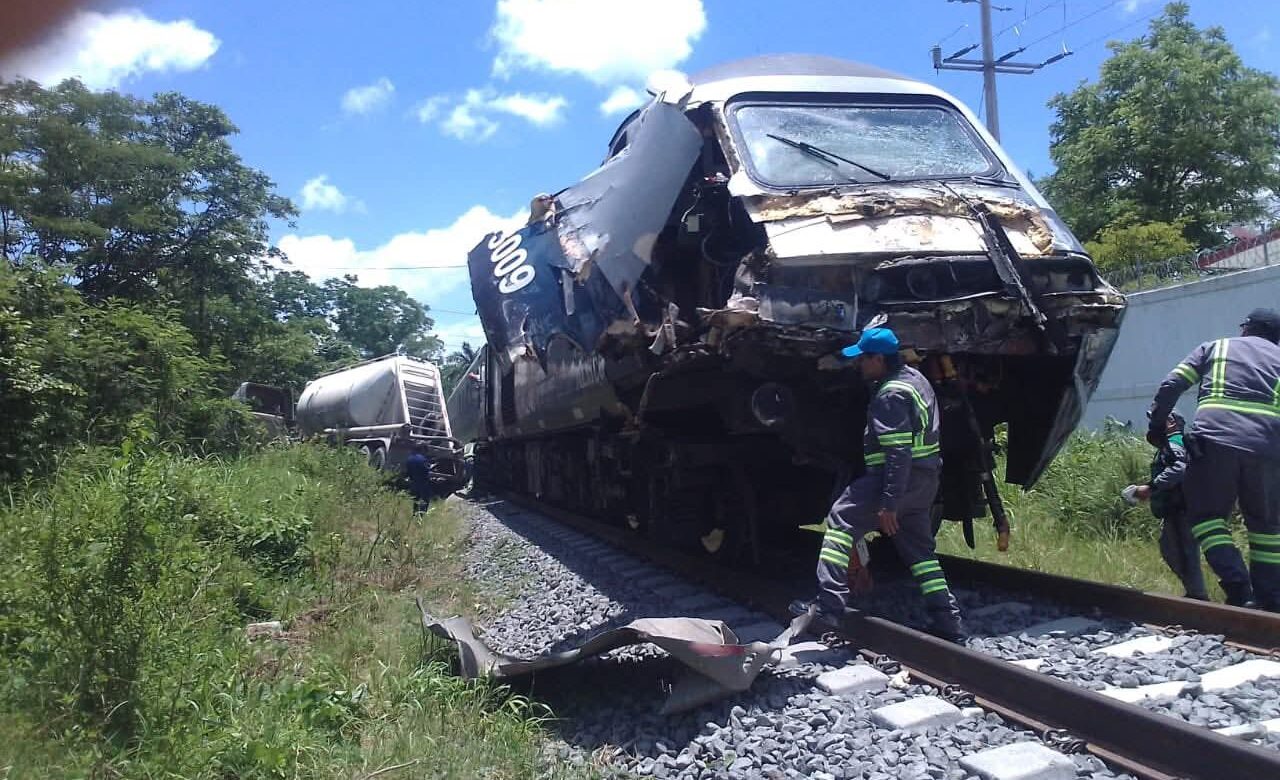Semar reporta choque de un tráiler con el Tren Interoceánico en Macuspana, Tabasco
