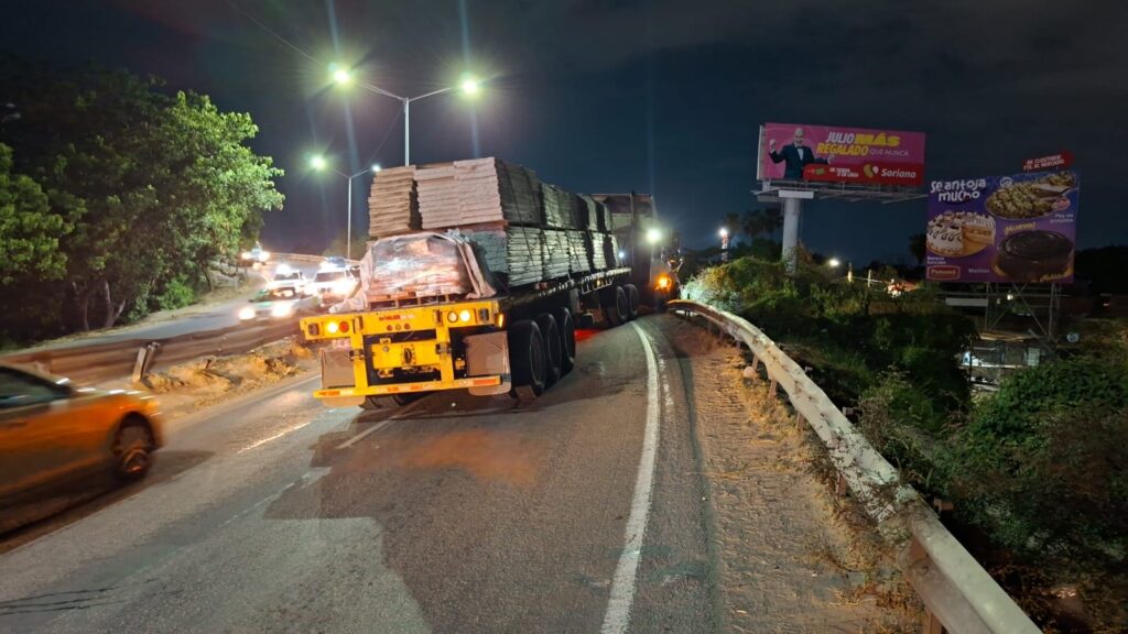 Accidente tráiler Mazatlán