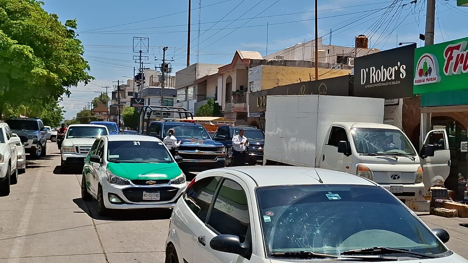 Alcaldesa admite caos vial en Guamúchil por falta de estacionamiento