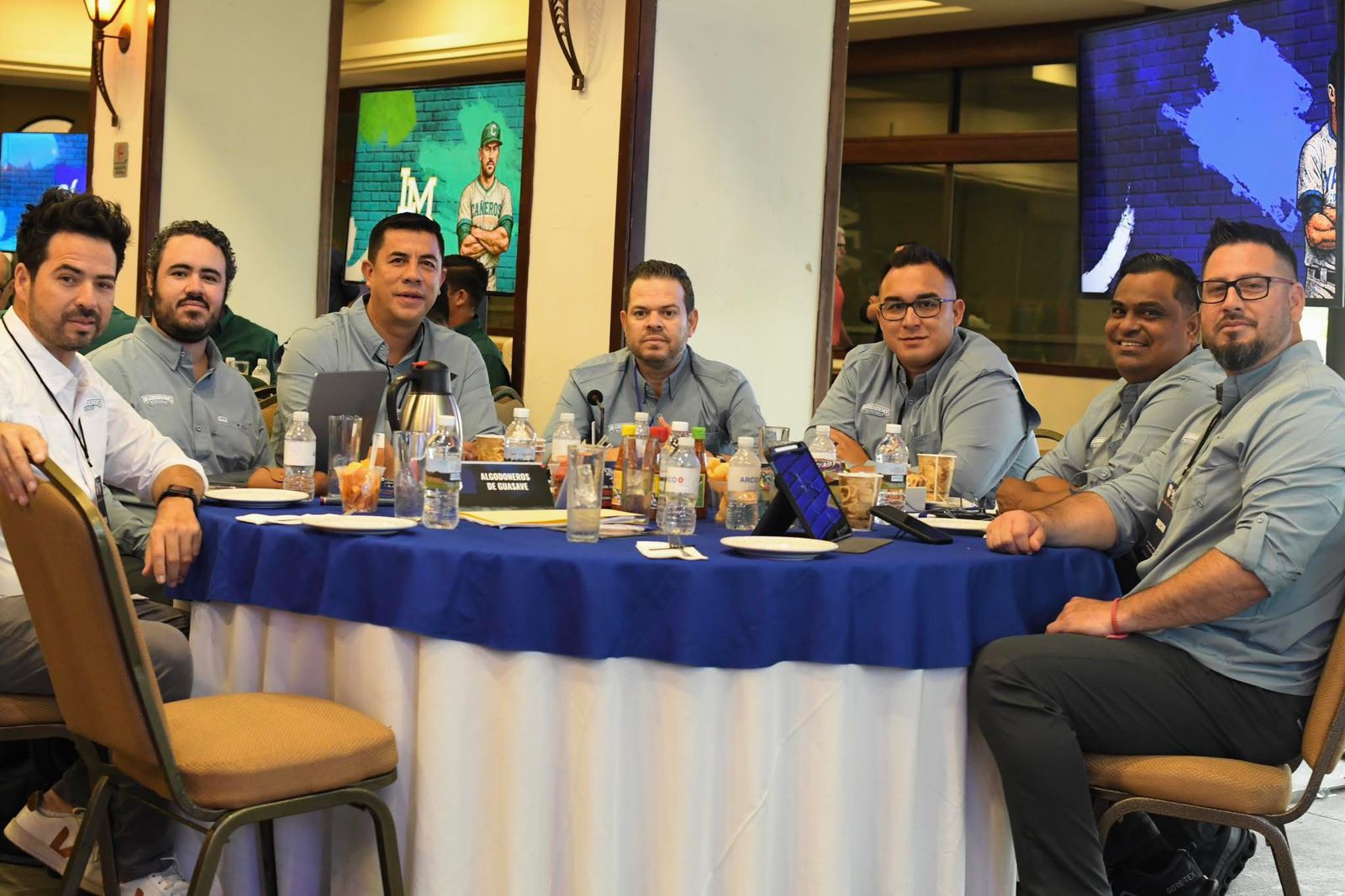 Algodoneros tiene platicas avanzadas con Julio Robaina y Jared Carr