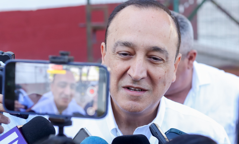 Antonio Menéndez habla con la prensa de Sinaloa