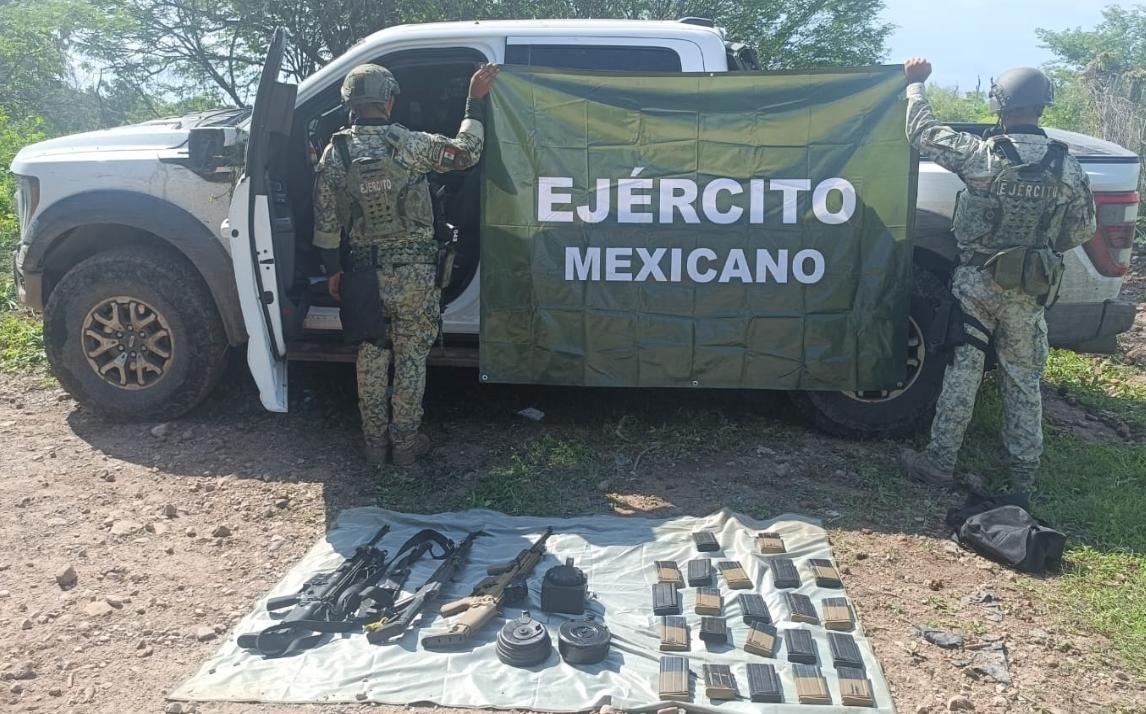 Aseguran armas largas, cartuchos, cargadores y autos en Rosario y Elota