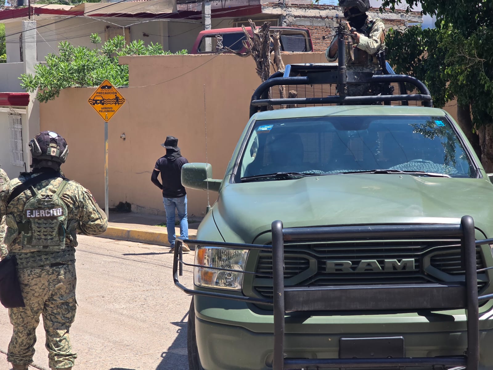 Ataque armado a domicilio deja dos hombres lesionados