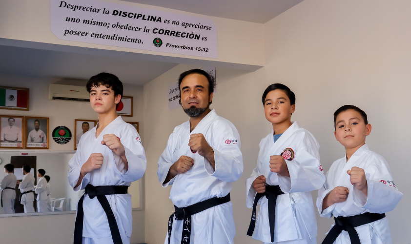Jóvenes atletas de karate