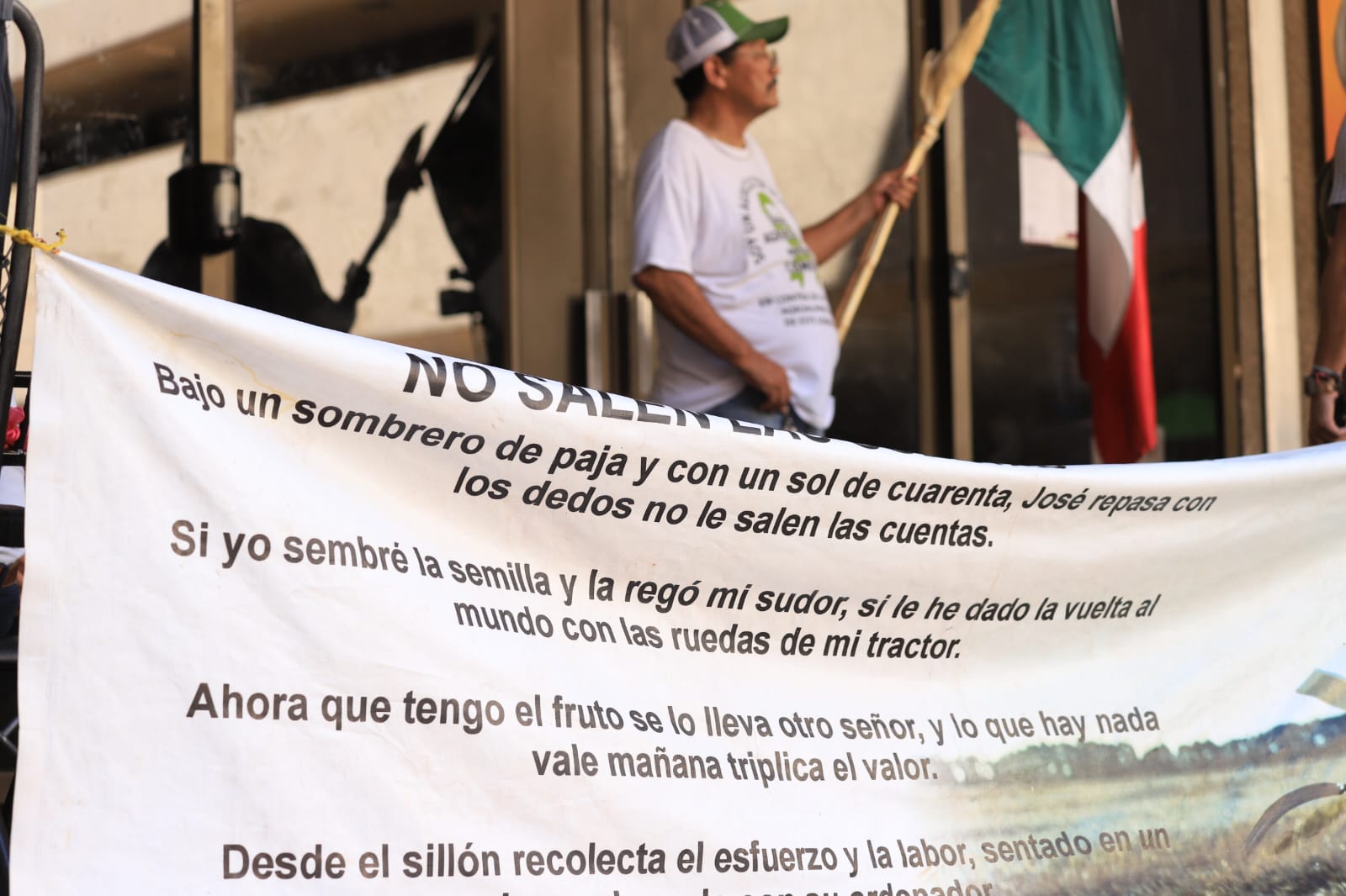 Autoridades apuestan al diálogo y la gestión ante bloqueo de productores en Palacio de Gobierno