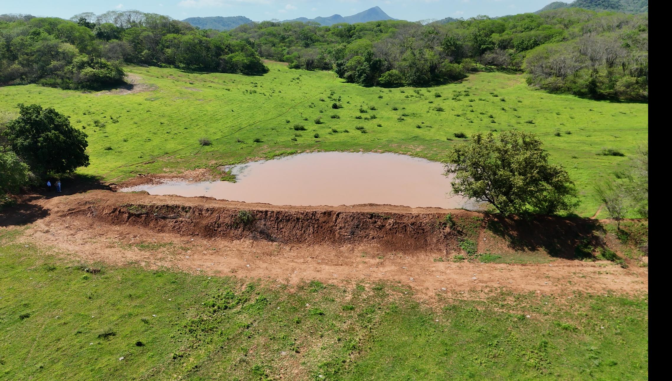 Avanza la construcción de abrevaderos y bordos en la zona rural de Mazatlán
