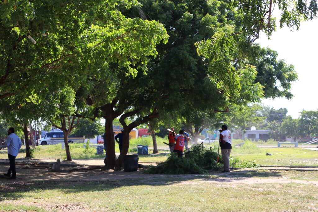 Ayuntamiento rehabilita cancha de futbol en Santa Fe y le colocará pasto sintético